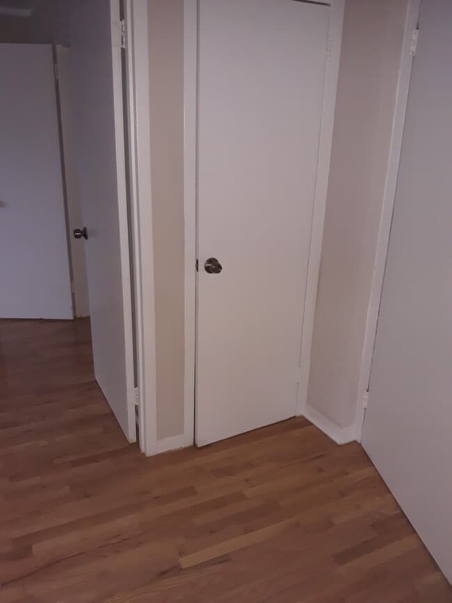 Building Photo - 1360 Touhy Ave