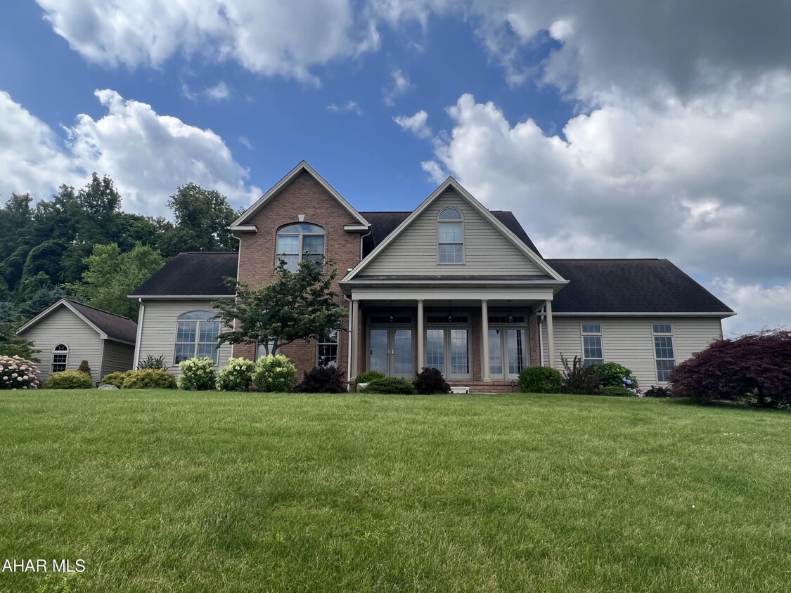 Primary Photo - 123 Greystone Dr
