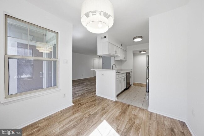 Building Photo - 1703 Ascot Way