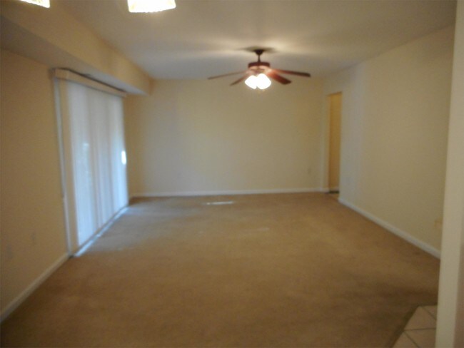 Building Photo - 1124 Chesapeake Dr