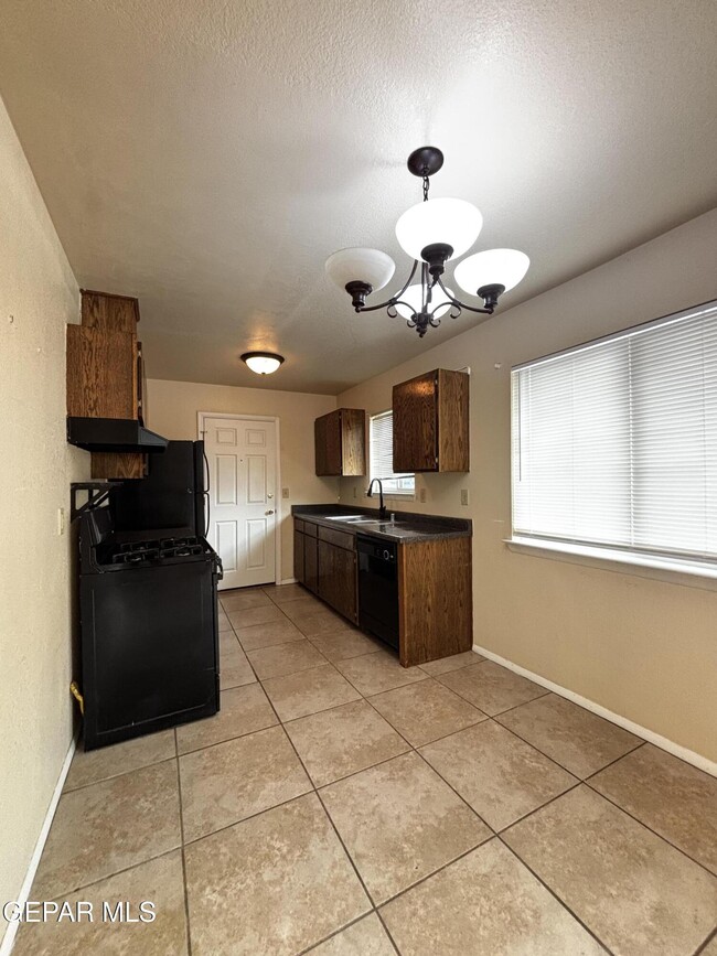 Foto del edificio - 8638 Eclipse St