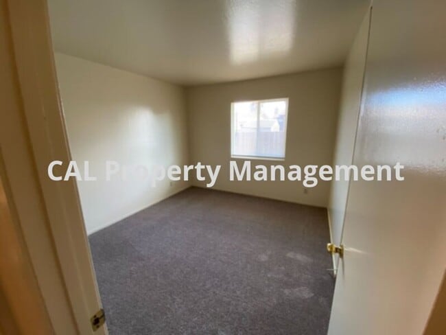Building Photo - 1608 Ukiah Way
