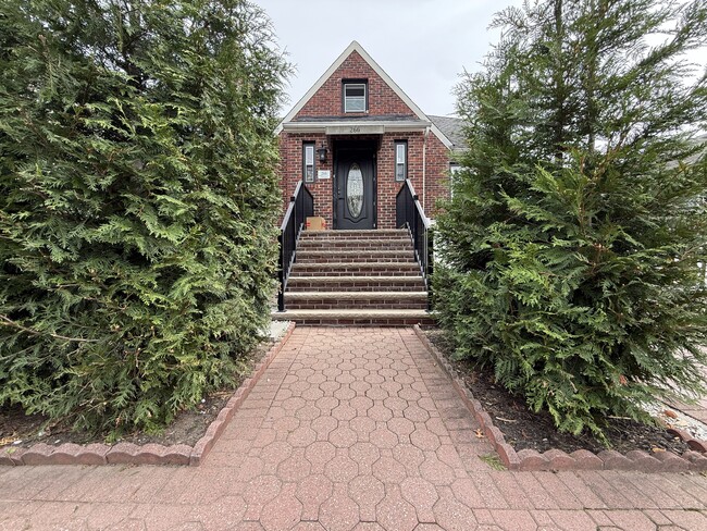 Building Photo - 266 13th St