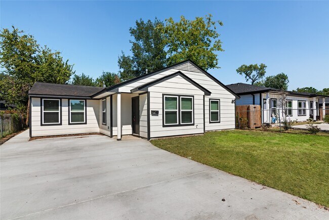 Foto del edificio - 5405 Chennault Rd