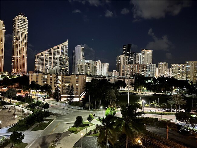 Foto del edificio - 17800 N Bay Rd