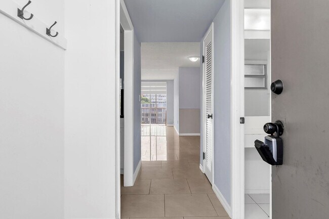 Foto del edificio - 1690 NE 191st St