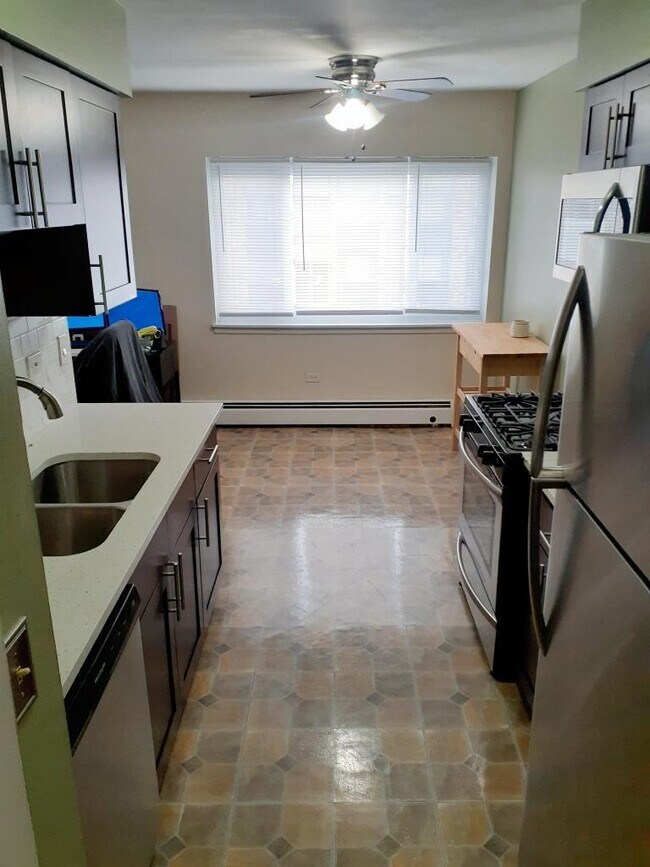 Foto del edificio - 8631 W Foster Ave