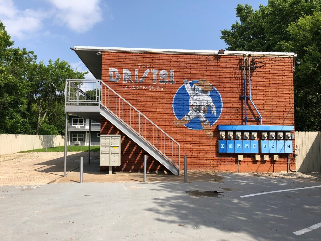 Foto principal - 7813 Detroit St