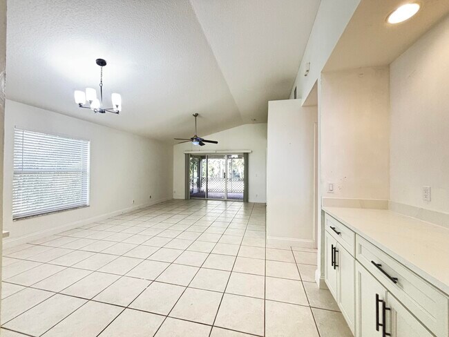 Building Photo - 5344 Edenwood Ln