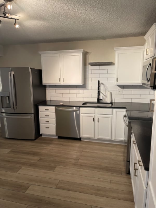 Building Photo - 208 N Pointe Ln