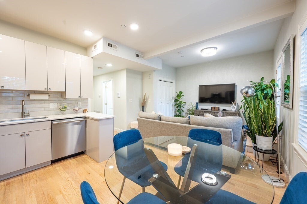 Foto principal - 201 Marion St