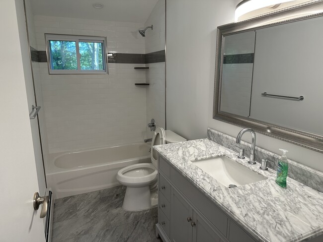 Building Photo - 1618 Spur Dr S