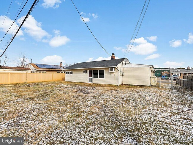 Building Photo - 10 Blue Ridge Dr