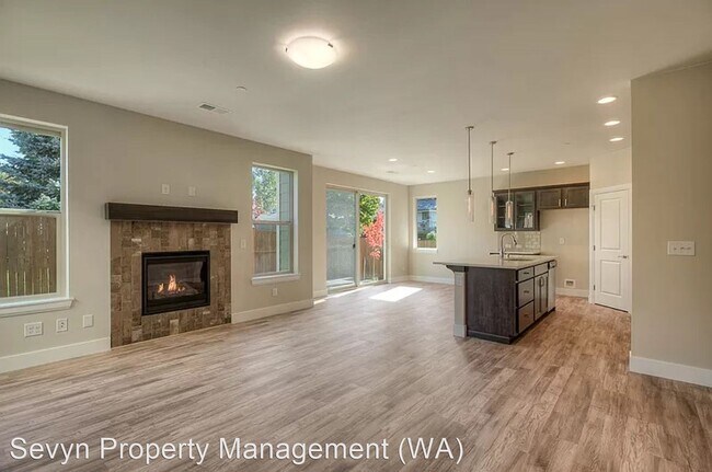 Foto del edificio - 4 br, 3.5 bath House - 21011 2nd Ave W