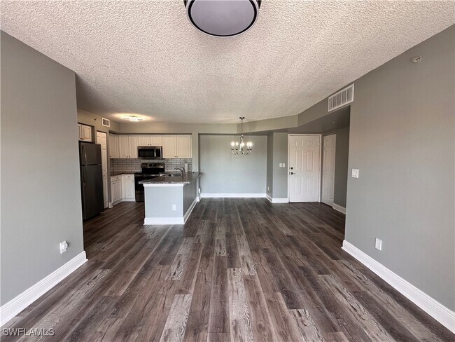 Foto del edificio - 1240 Wildwood Lakes Blvd