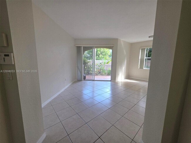 Foto del edificio - 8874 W Flagler St