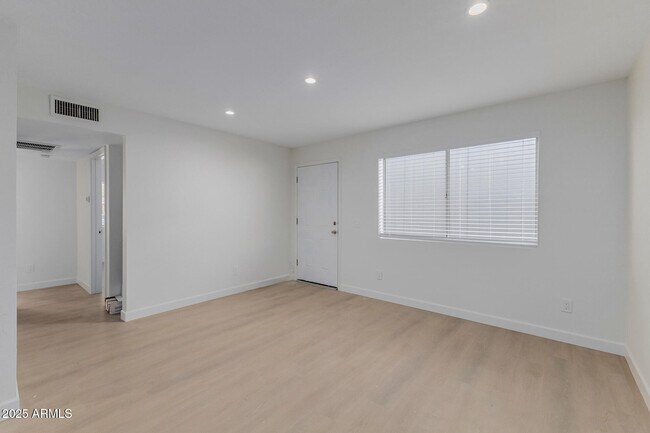 Foto del edificio - 936 W Rio Salado Pkwy