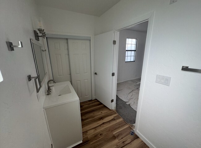 Building Photo - Cute Lehi rambler with tons of yard space ...