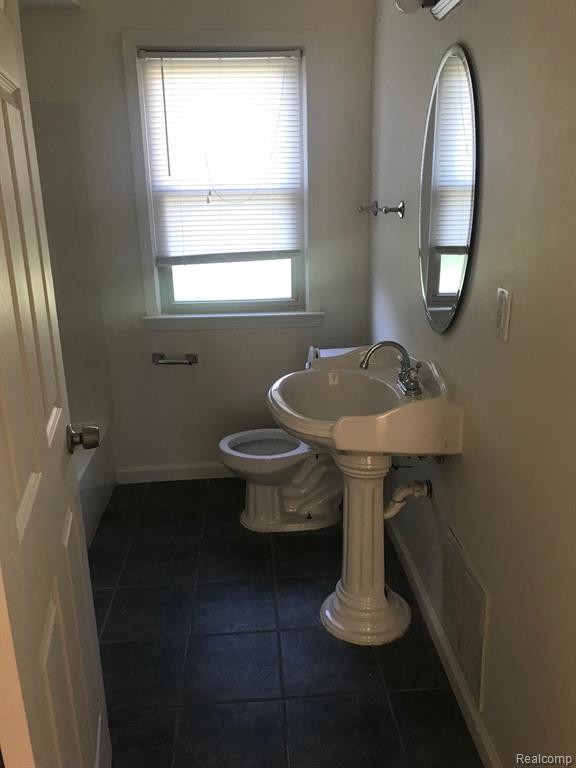 Foto del edificio - 15159 Russell Ave