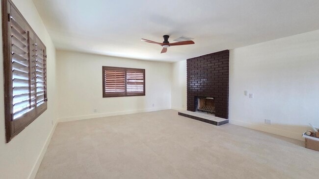 Foto del edificio - 62101 Tyler St