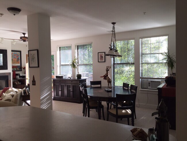 Foto del edificio - 8300 Meadowview Dr