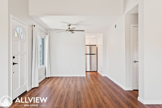 Building Photo - Gorgeous 2 bed/2 baths, located in the highly desired community of Woodbridge.