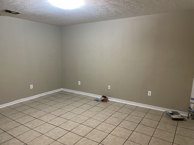 Building Photo - 1301 Louisville St