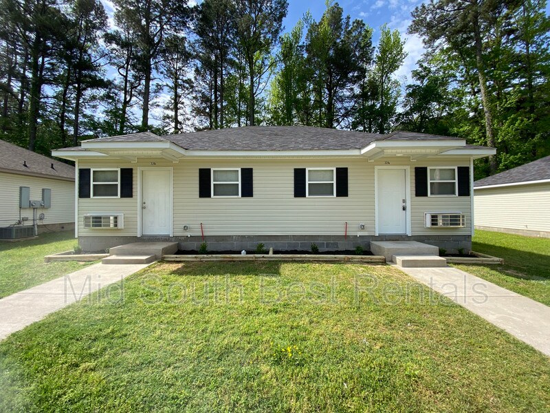Foto principal - 320 Clint Rd