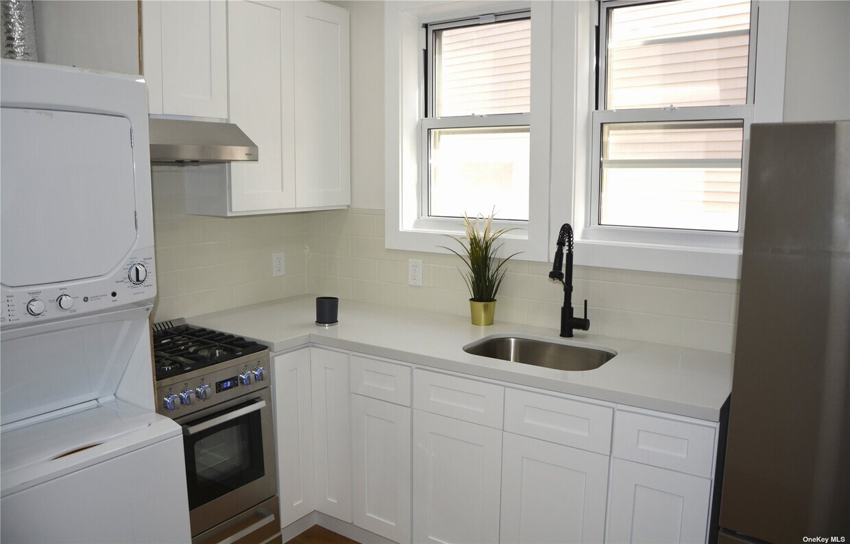 Foto principal - 59-82-82 Grand Ave
