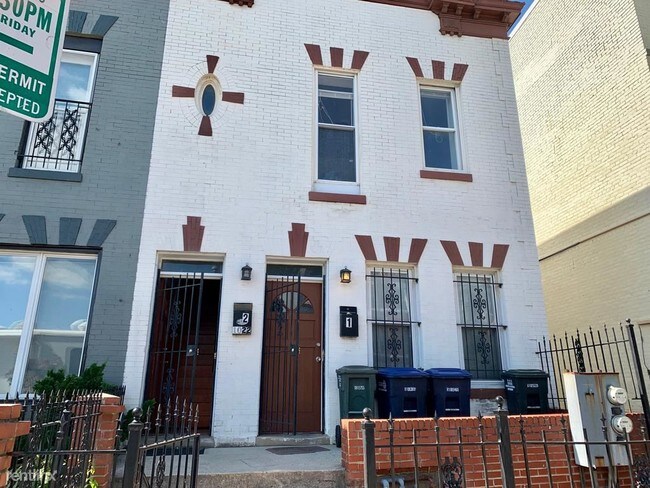 Building Photo - 1022 6th St NE