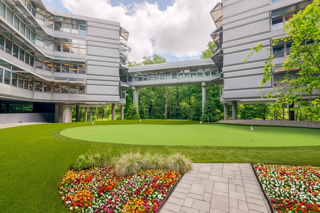 Putting Green - Residences at The Summit