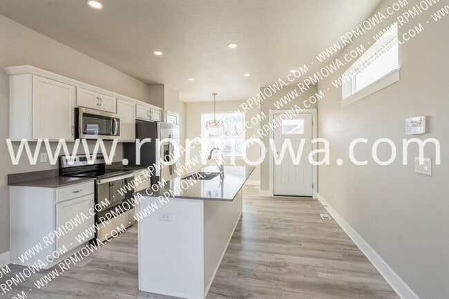 Building Photo - 4028 NE 4th St