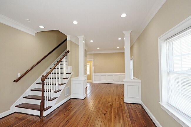 Foto del edificio - Charming Move-in Ready Downtown Home With Updates