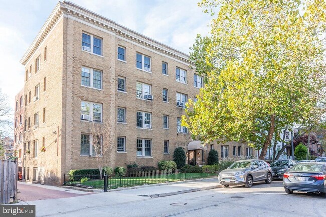 Foto del edificio - 3314 Mount Pleasant St NW