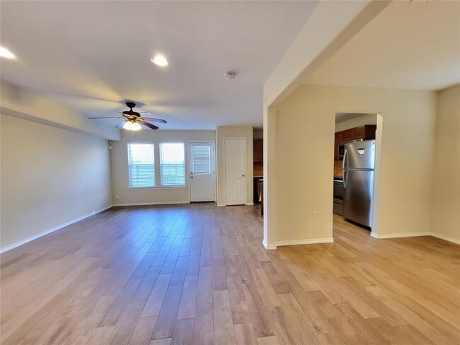 Foto del edificio - 6102 Shadow Isle Ln