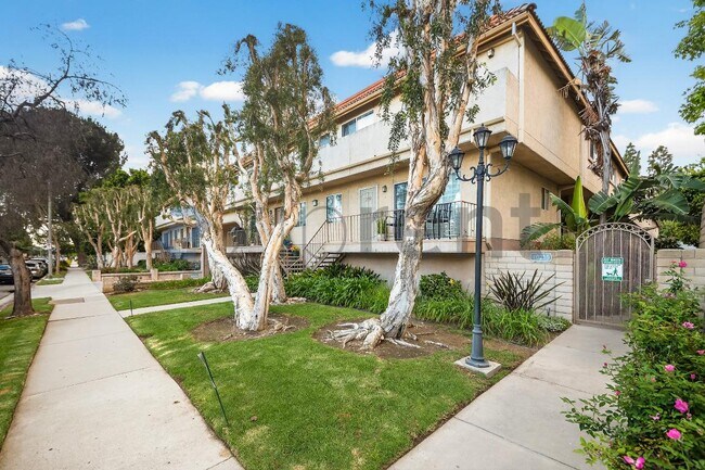 Foto del edificio - 10215 Variel Ave