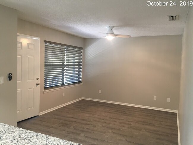 Building Photo - 2 Bedroom 1 Bath Condo in Orlando for RENT!