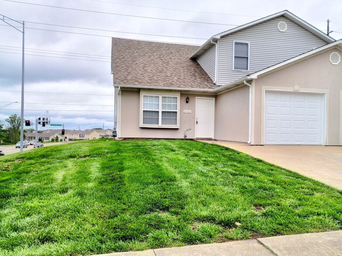 Foto principal - 2401-2403-2403 Northampton Dr