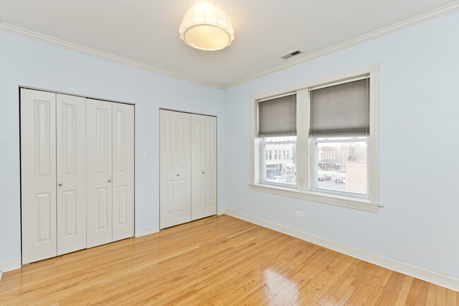 Foto del edificio - 3042 W Diversey Ave