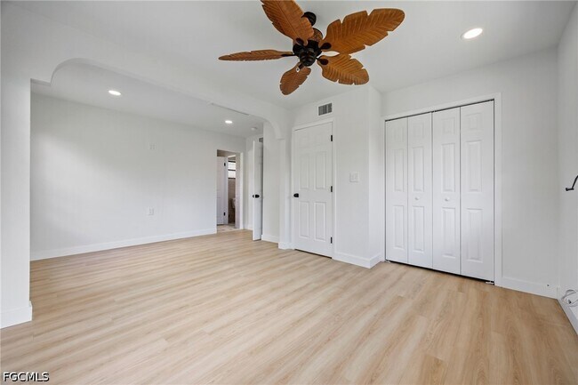 Foto del edificio - 1575 Grace Ave