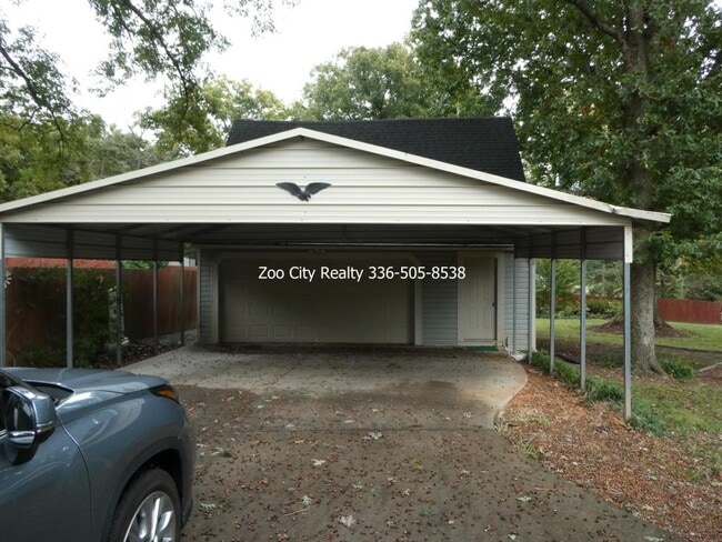 Building Photo - 589 McDermott St