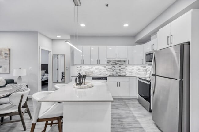 Building Photo - Bonavista on the Lake