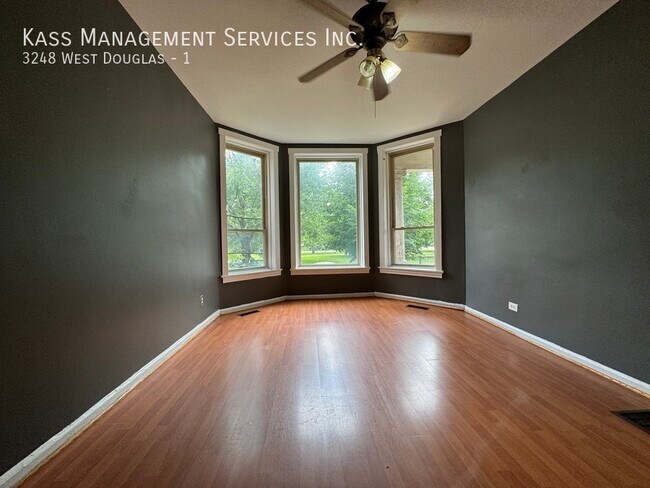 Building Photo - Douglas Boulevard,  Spacious 4 bed 2 bath,...