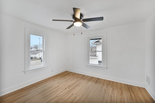 Building Photo - NEW UPDATED 2 BEDROOM HOME!