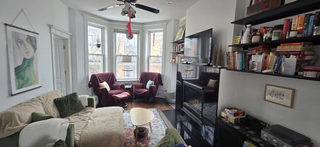 Building Photo - 2015 W Saint Paul Ave