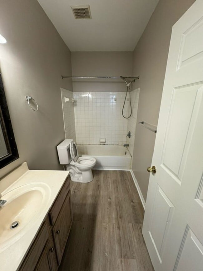 Foto del edificio - Condo for rent in Windsor Mill!