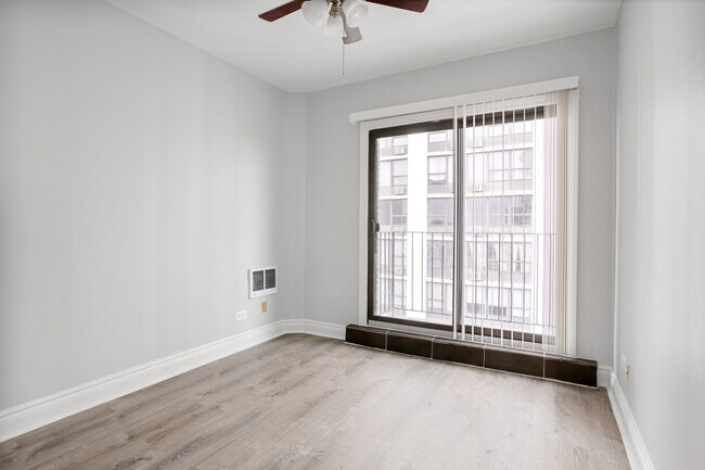 Foto del edificio - 4520 N Clarendon Ave