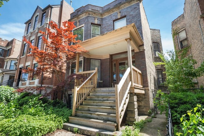Building Photo - 1263 W Foster Ave