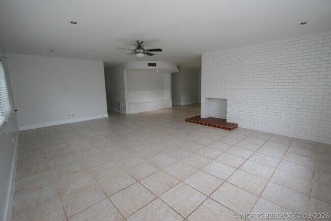 Foto del edificio - 1040 Crystal Lake Dr