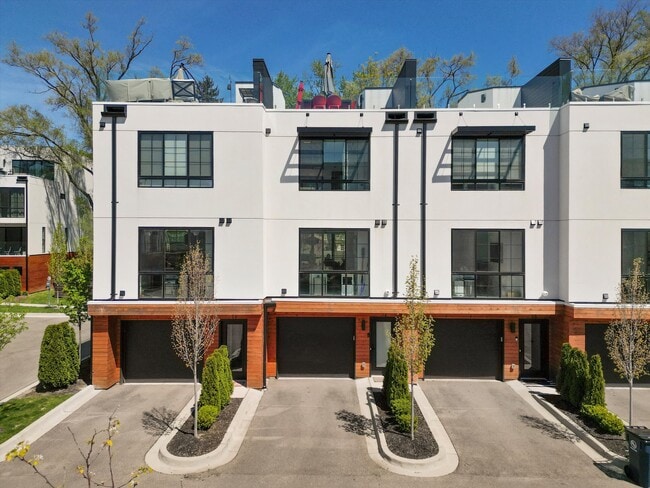 Building Photo - 533 E Harrison Ave